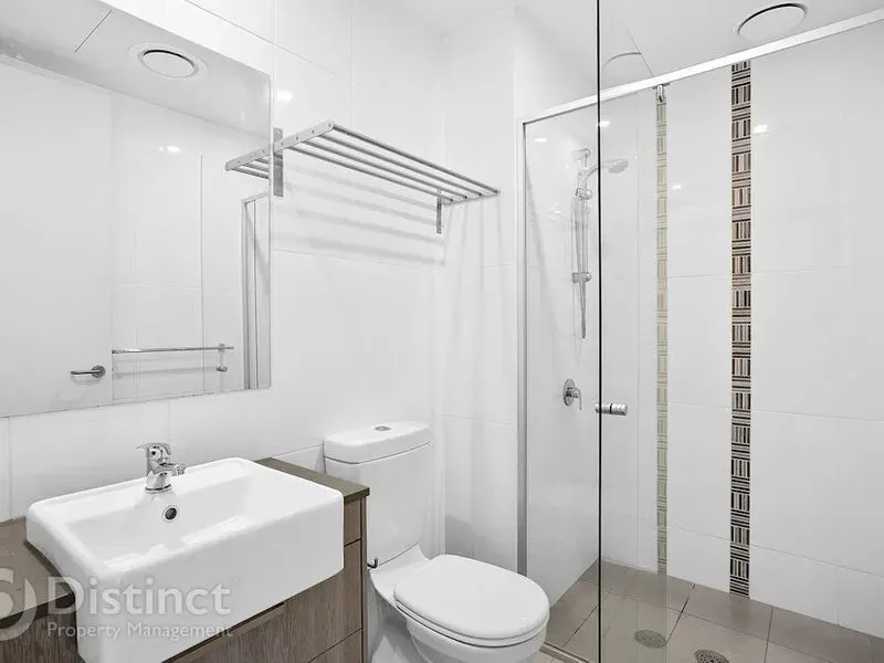 142/121 Easty Street, Phillip, photo 10