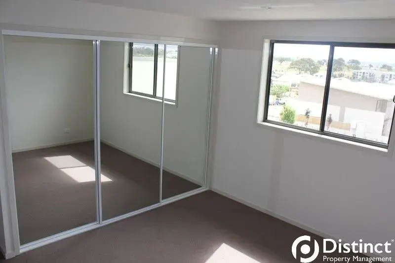 102/104 Henry Kendall Street, Franklin, photo 14