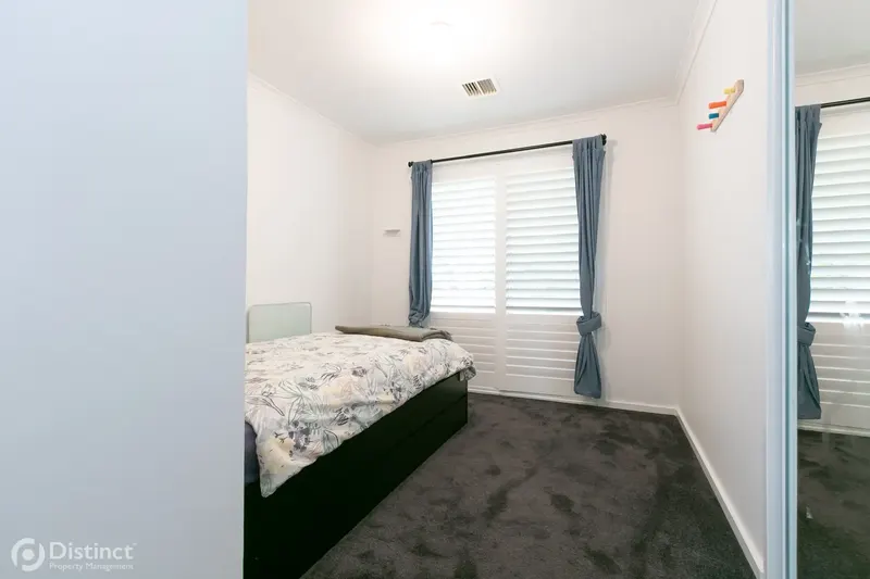 54 Jackie Howe Crescent, Macarthur, photo 10