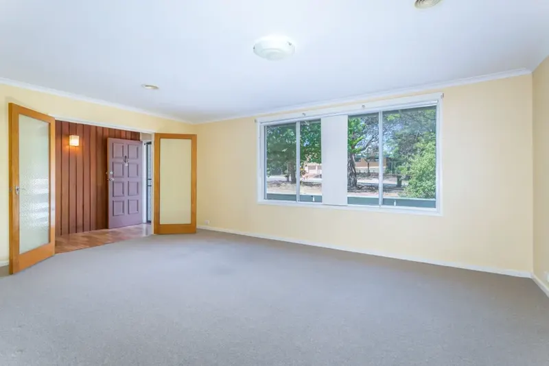 8 Belconnen Way, Page, photo 3