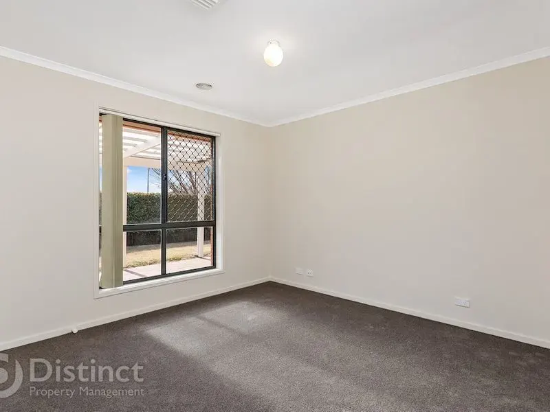 14 Polwarth Circuit, Dunlop, photo 10