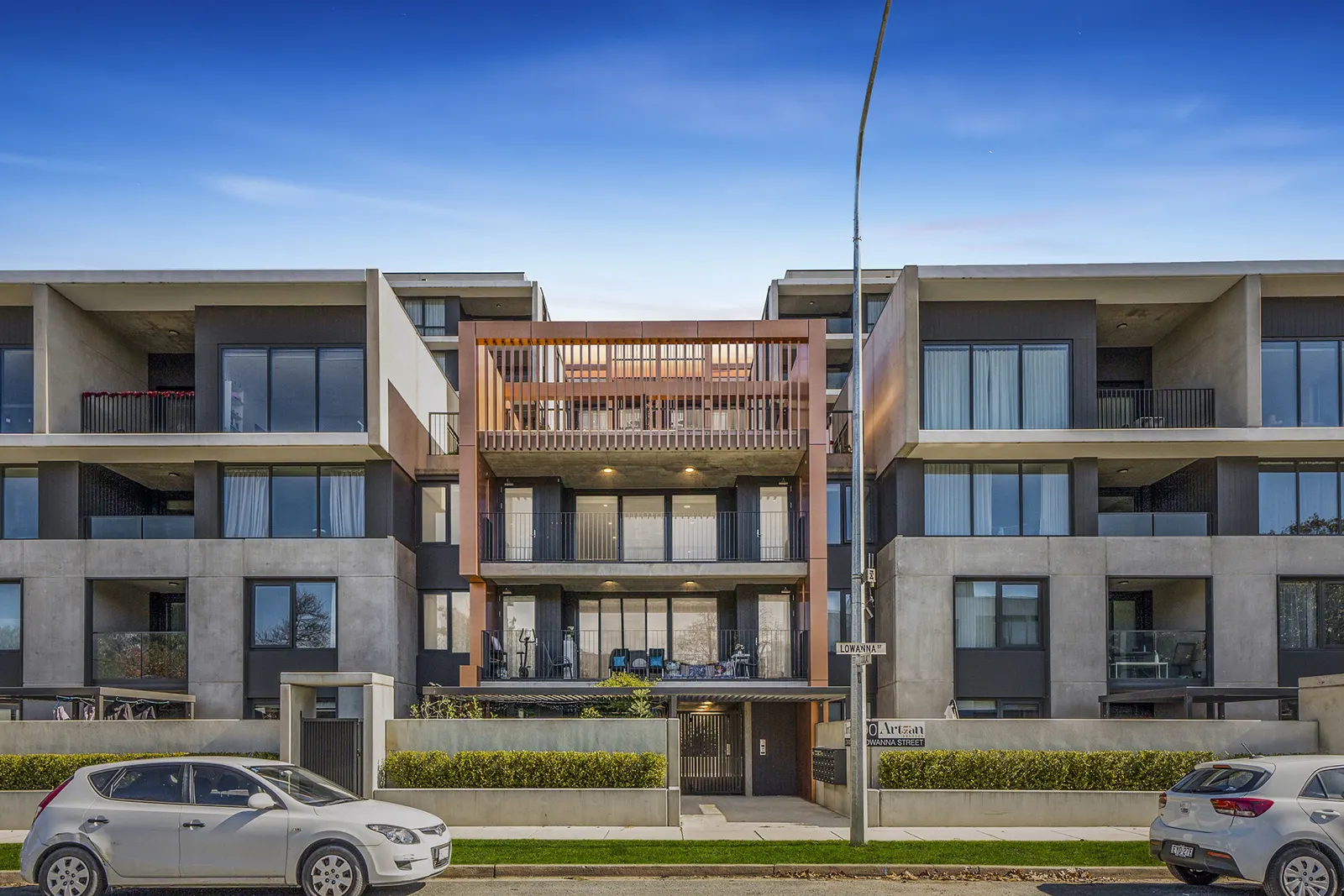 27/90 Lowanna Street, Braddon, photo 1