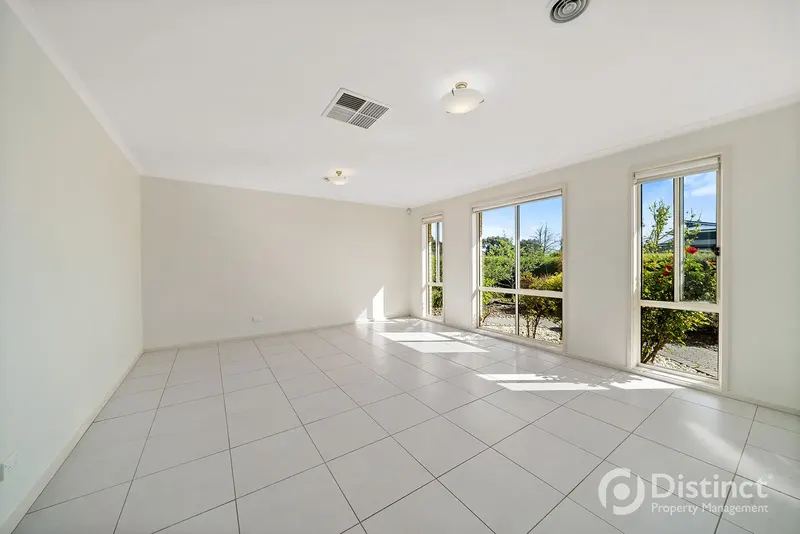 13 Clendinnen Street, Dunlop, photo 6