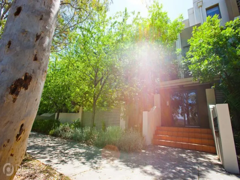 13/114 Athlon Drive, Greenway, photo 1