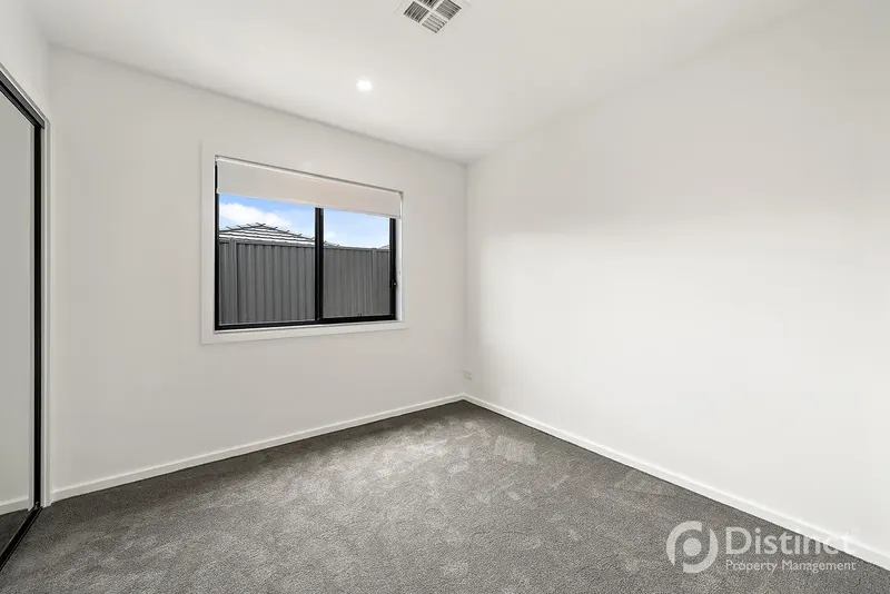28 Grace Munro Crescent, Strathnairn ACT 2615, photo 8