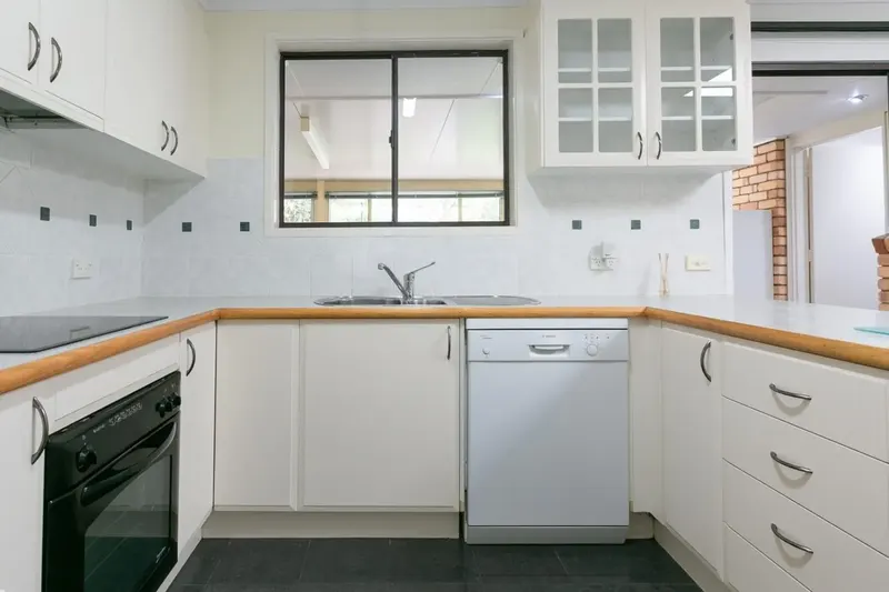 5 Simon Place, Kambah, photo 6
