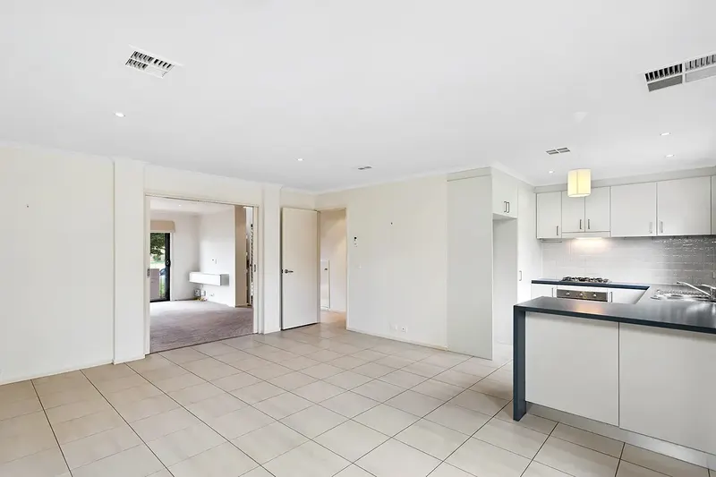 292 Anthony Rolfe Avenue, Gungahlin, photo 3
