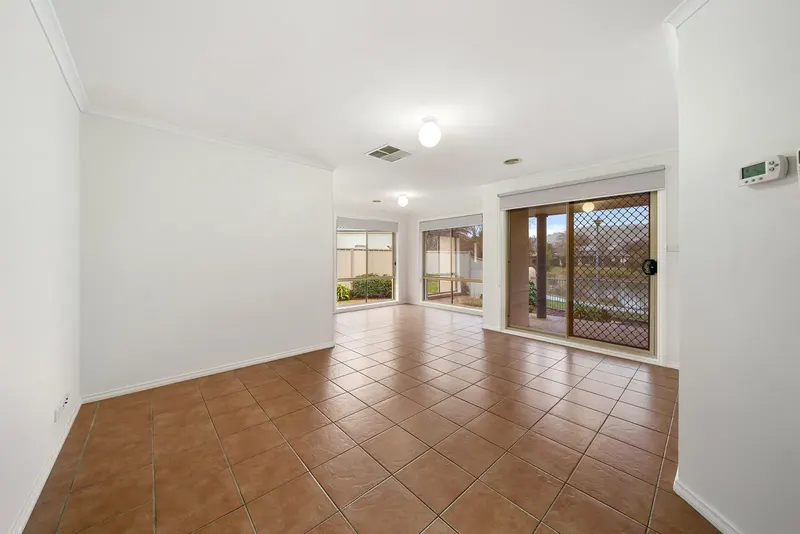 25 Bayside Court, Jerrabomberra NSW 2619, photo 4