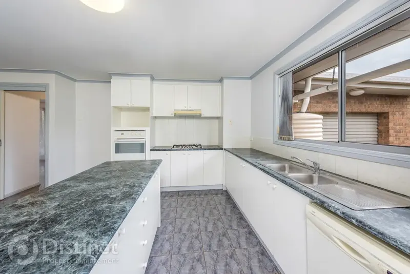 8 Odern Place, Ngunnawal, photo 2