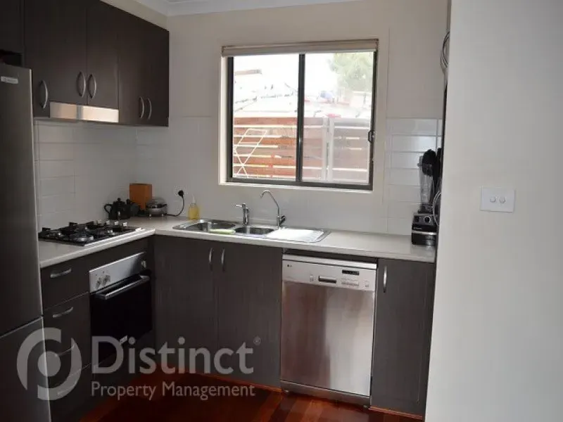 4/17 Luffman Crescent, Gilmore, photo 2