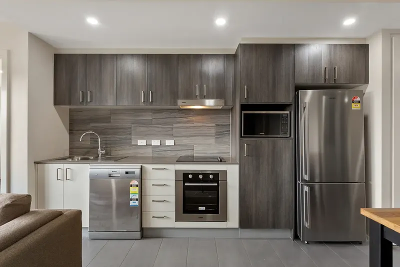 195/325 Anketell Street, Greenway, photo 2