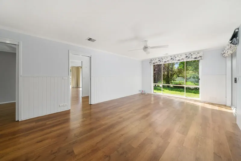12 Arakoon Crescent, Isabella Plains ACT 2905, photo 5