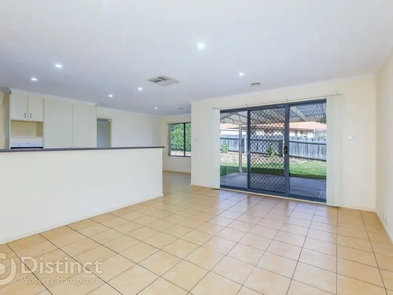 16 Ironbark Circuit, Jerrabomberra, photo 3