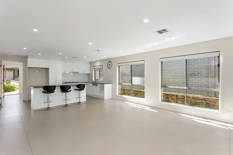 8 Victoria Owen Circuit, Casey, photo 1