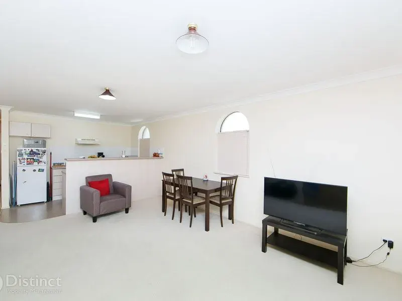 9/12 Albermarle Place, Phillip, photo 4