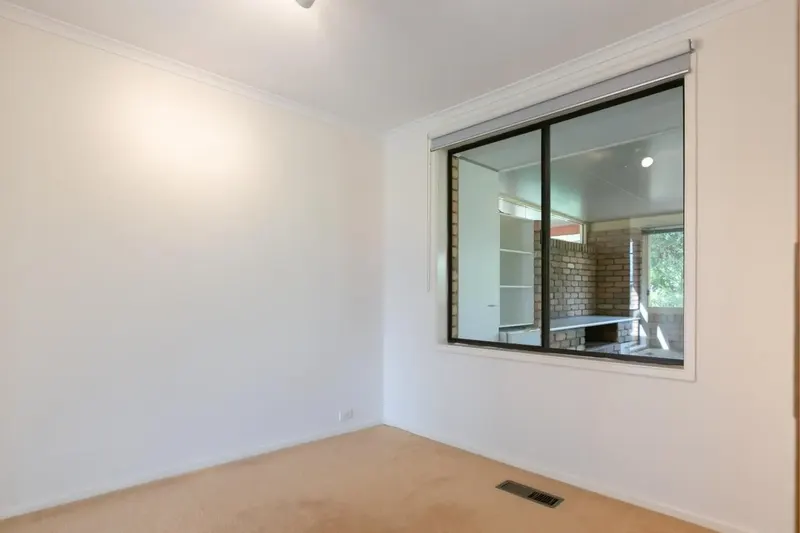 5 Simon Place, Kambah, photo 9