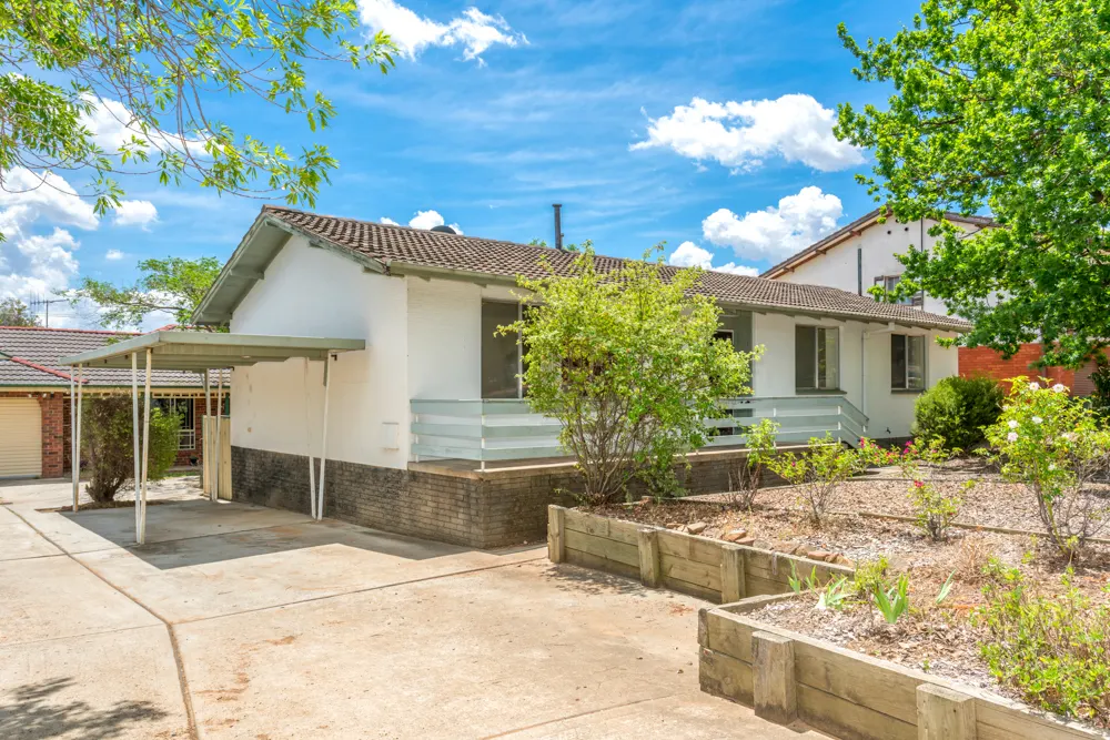 8 Belconnen Way, Page, photo 1