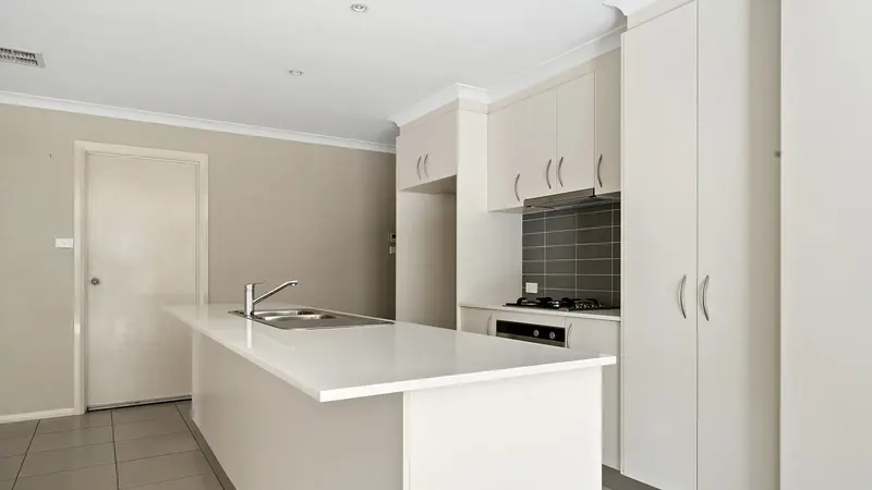 47 Errol Street, Crace, photo 4