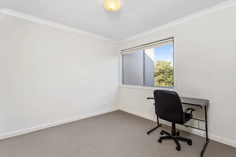 10 Dobikin Street, Crace, photo 10