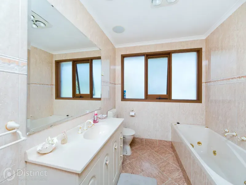 31 Jackie Howe Crescent, Macarthur, photo 9