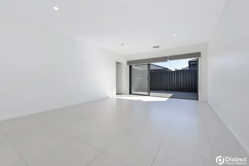 14 Galaxias Street, Throsby, photo 4