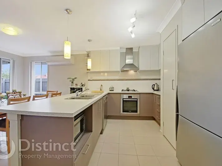 83 Donald Horne Circuit, Franklin, photo 2