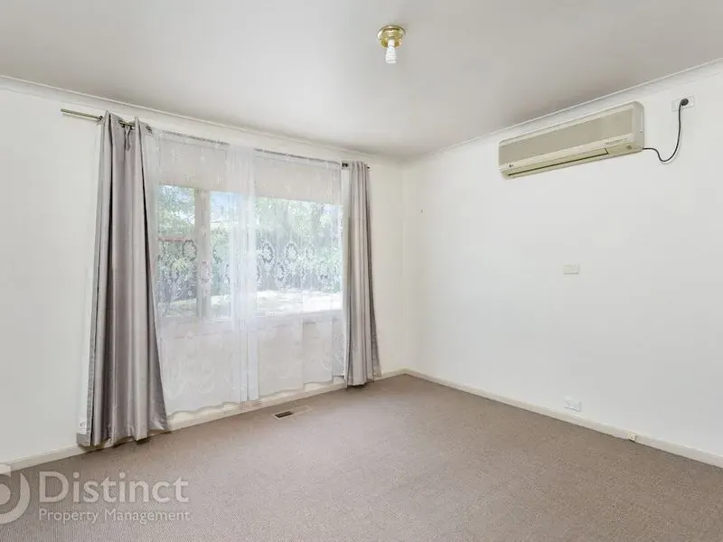 56 Schlich Street, Yarralumla, photo 6