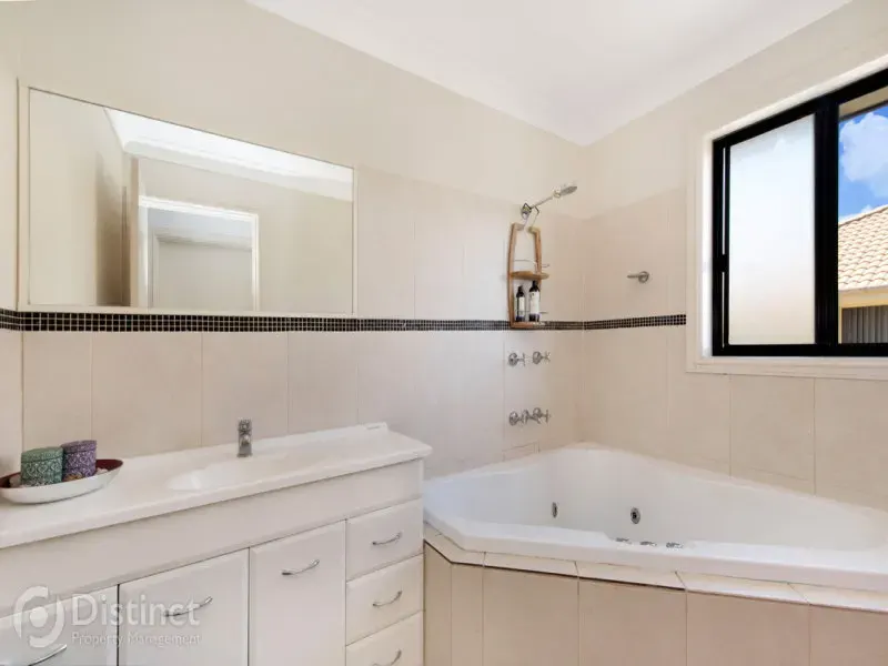 13 Terrara Close, Jerrabomberra, photo 9