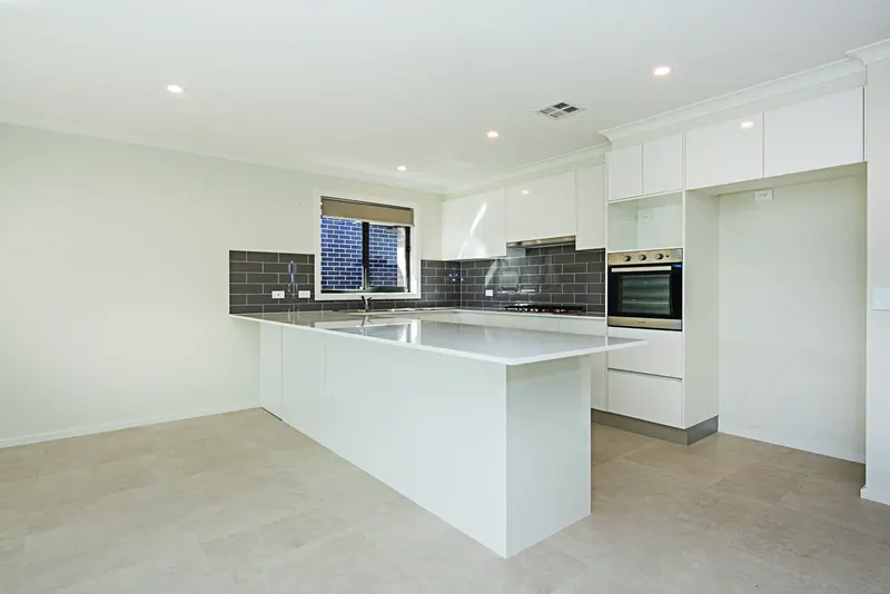 37 Toppano Street, Moncrieff, photo 4