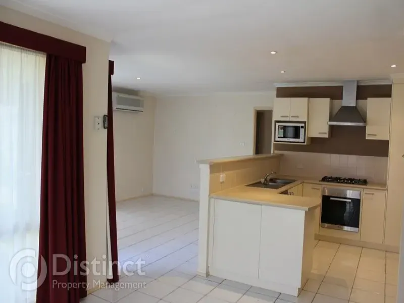 16 Riley Close, Ngunnawal, photo 4