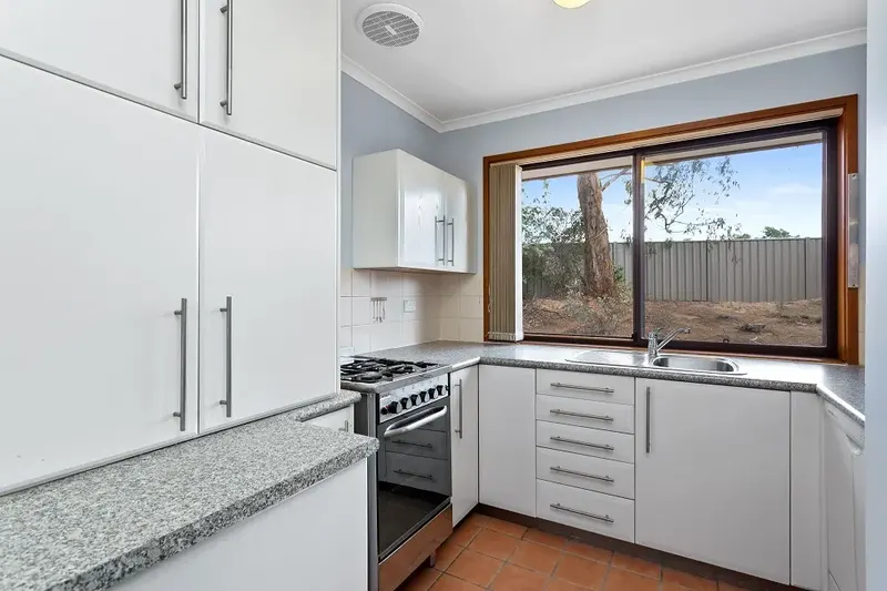 8/2 Quayle Place, Florey, photo 2