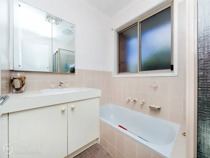 16 Werriwa Crescent, Isabella Plains, photo 8