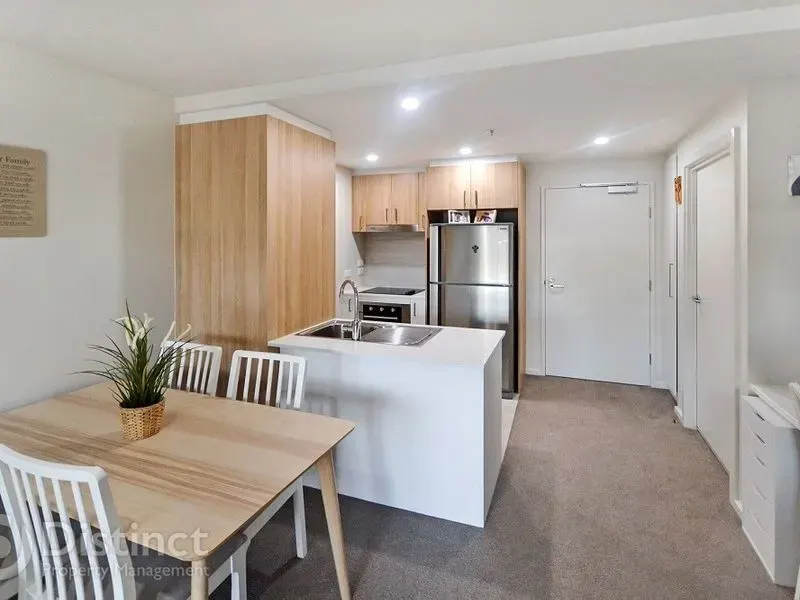 302/325 Anketell Street, Greenway, photo 5
