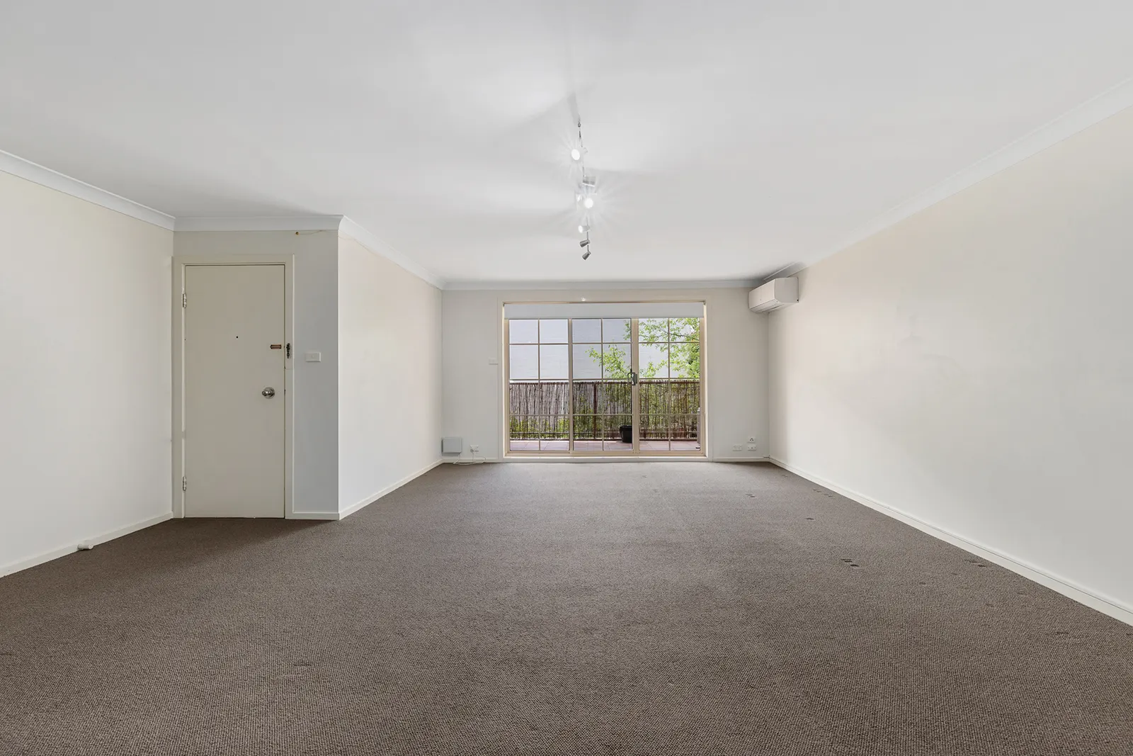 13/23 Aspinall Street, Watson, photo 1