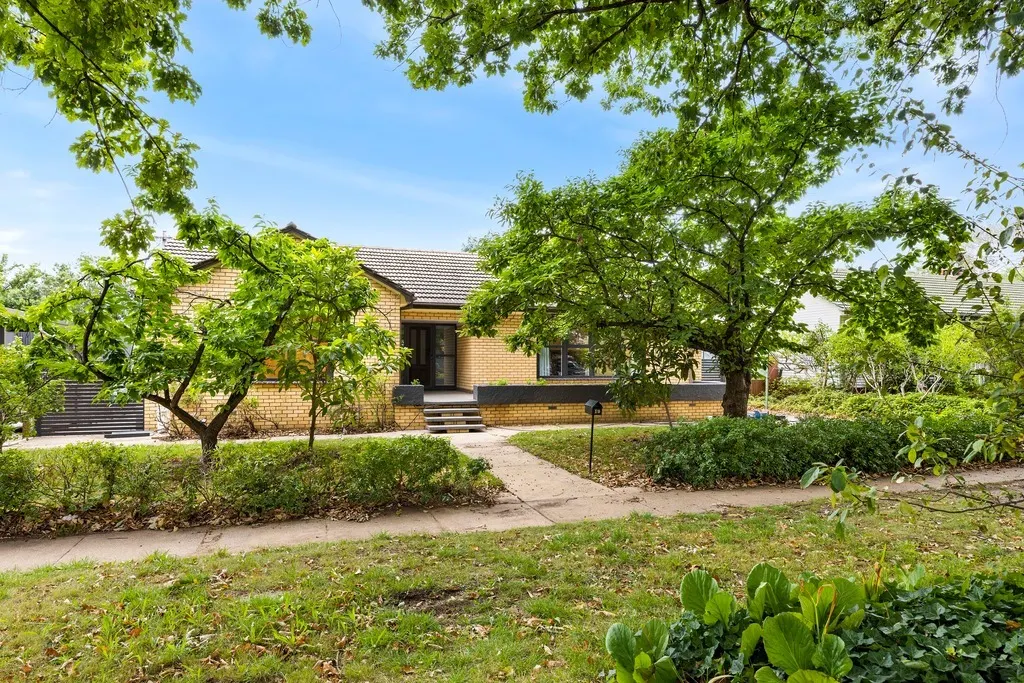 19 Bundeela Street, Narrabundah, photo 1