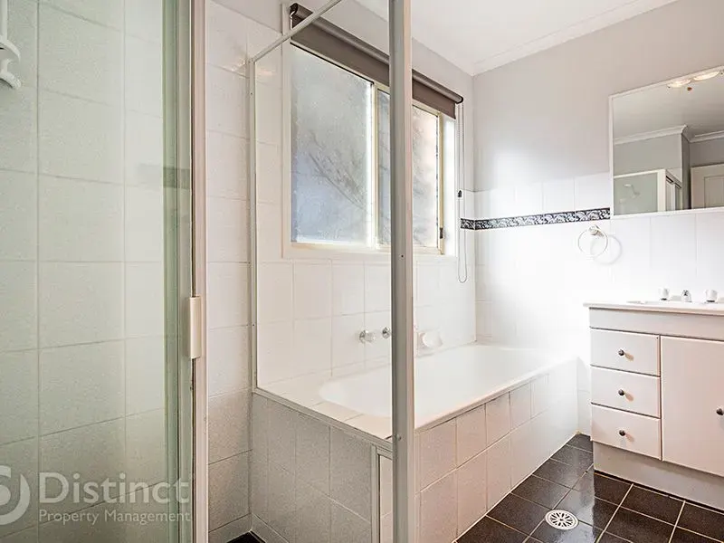 7 Lingiari Court, Ngunnawal, photo 6