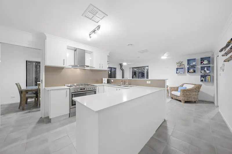 13 Diamond Street, Amaroo, photo 2