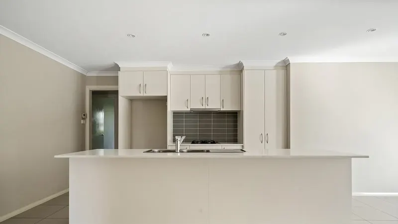 47 Errol Street, Crace, photo 3