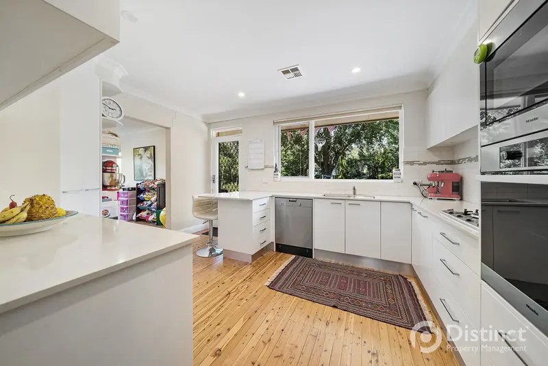 98 Vasey Crescent, Campbell, photo 2