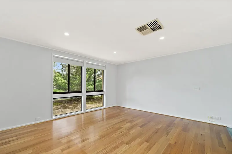 54 Castley Circuit, Kambah, photo 5