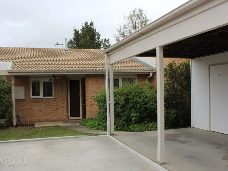 8/24 Beazley Crescent, Calwell