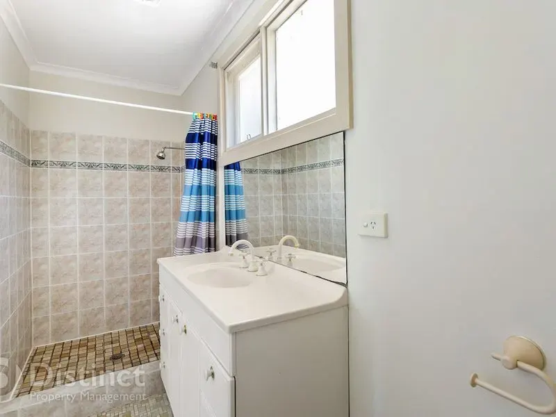 56 Schlich Street, Yarralumla, photo 11