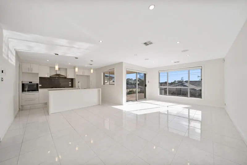 55 Langtree Crescent, Crace, photo 2
