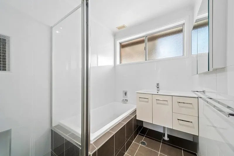 53 Lindrum Crescent, Holt, photo 9