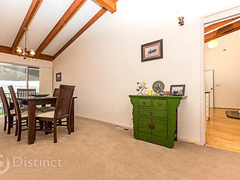 27 Holden Crescent, Wanniassa, photo 4