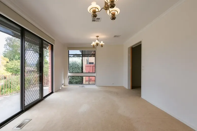 5 Simon Place, Kambah, photo 4
