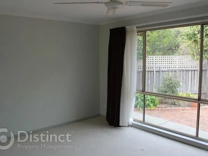 1/2 Koorong Place, Queanbeyan West, photo 5