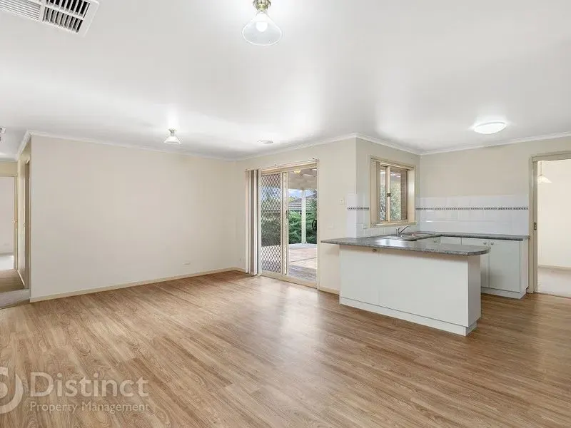 6 Tuross Close, Amaroo, photo 4