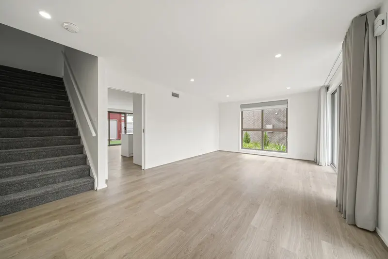 18/167 Mortimer Lewis Drive, Greenway, photo 6