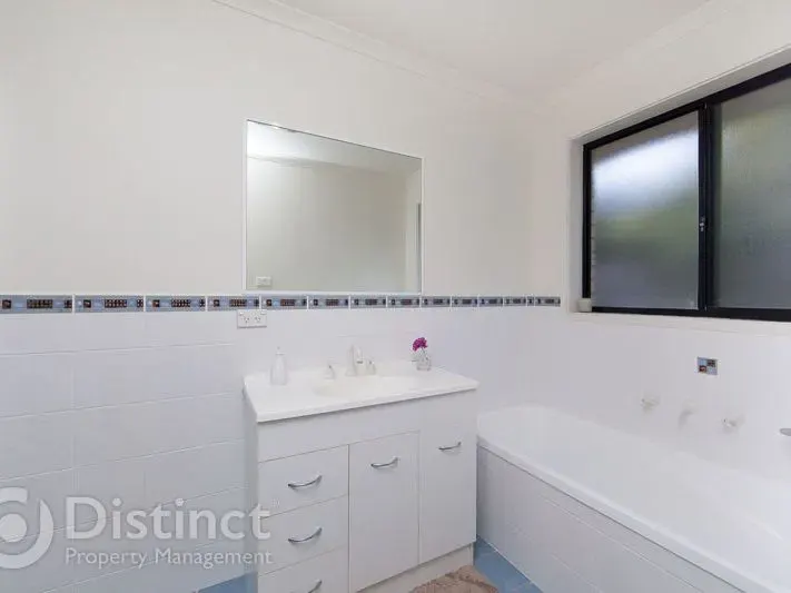 11 Swallow Street, Dunlop, photo 6